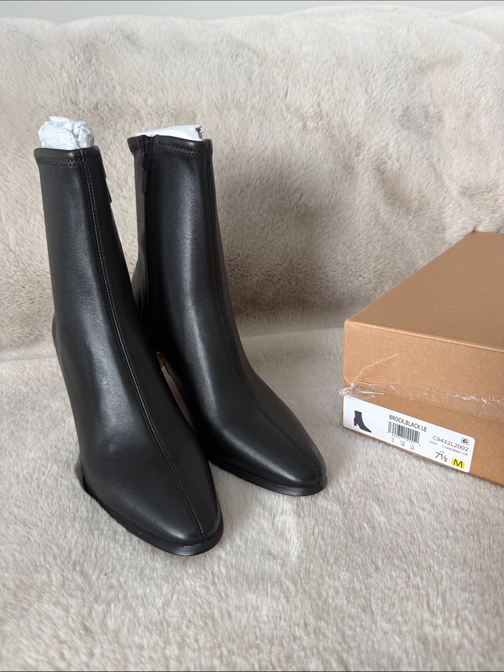 Vince Brock Black Pointed Toe Leather Ankle Boots - Picture 2 of 13